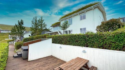 Exclusive Modern Villa with Panoramic Views in Sorvagur