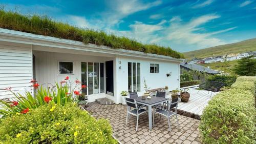 Exclusive Modern Villa with Panoramic Views in Sorvagur