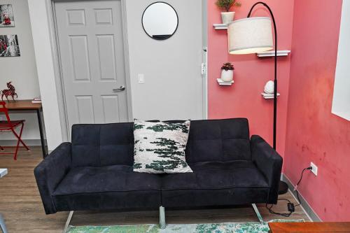 McCormick 2br/2ba Oasis with Optional Parking, Patio, Gym for up to 6 guests in Chicago, USA