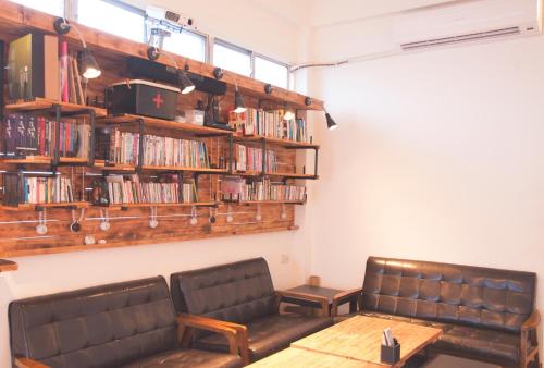 Shared lounge/TV area, Hostel Who Knows in Taitung