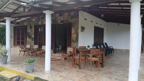 Blue Sky Villa – khách sạn tại Nidangala