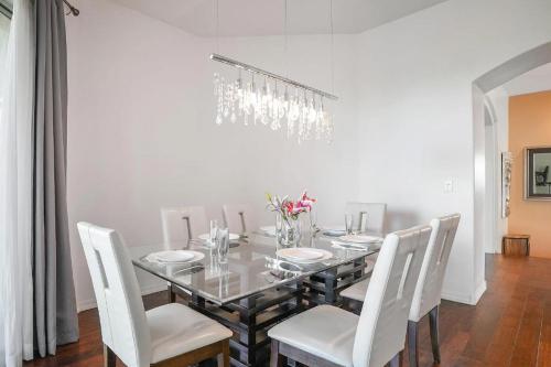 Spacious 3BR Villa w Mountain Views, Pool & Private Garage Near Scottsdale in Fountain Hills