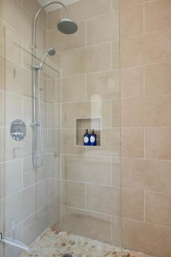 2BR | Granite Court | Village Location | Gas Fireplace | Mudroom | Secure Parking - image 2