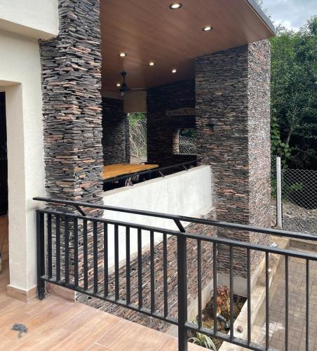 陽台/露台, Rent House in 埃爾羅德奧