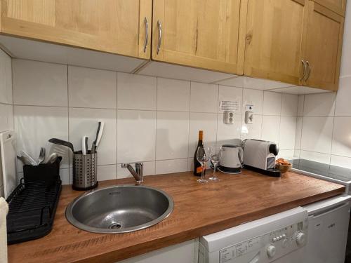 Cozy Prague Apartment - image 7