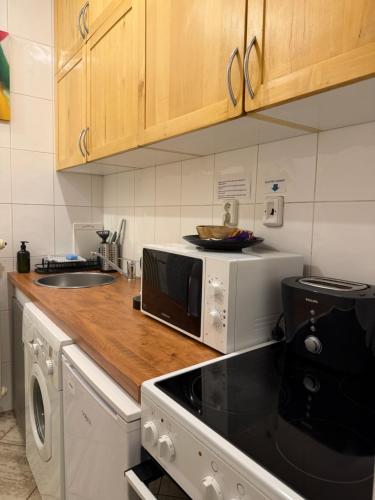 Cozy Prague Apartment - image 9