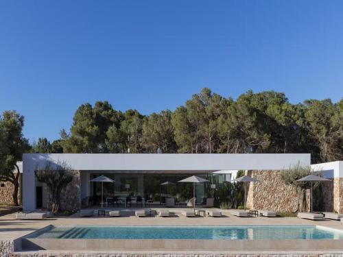 Villa in Ibiza with Mountain Views & Pool gîte à louer Santa Eulària des Riu