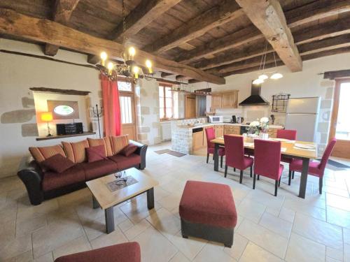 Charmante maison à Hautefort avec piscine privée, animaux admis - FR-1-616-514 (Charmante maison a Hautefort avec piscine privee, animaux admis - FR-1-616-514) in Hautefort