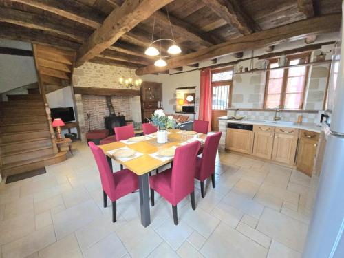 Charmante maison à Hautefort avec piscine privée, animaux admis - FR-1-616-514 (Charmante maison a Hautefort avec piscine privee, animaux admis - FR-1-616-514) in Hautefort