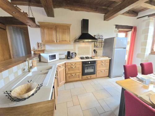 Charmante maison à Hautefort avec piscine privée, animaux admis - FR-1-616-514 (Charmante maison a Hautefort avec piscine privee, animaux admis - FR-1-616-514) in Hautefort
