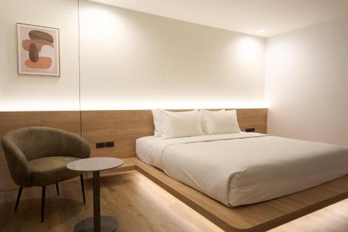 Welcome Plaza Hotel Room Type - Suite with Balcony