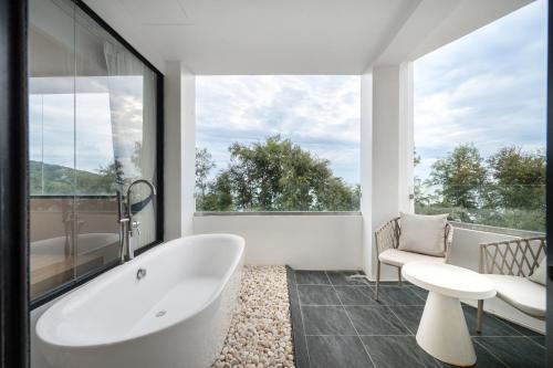 Balcony/terrace, Kokotel Rayong Beachfront in Rayong