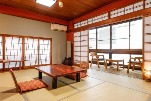 room detail thumbnail 1