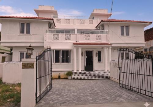 A szálláshely kívülről, La Vista Ocean - Calm Coastal Villa on ECR - 4 BR Private Stay in Mugaiyur