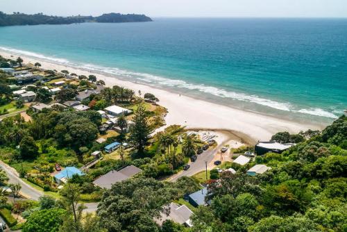 Sunshine Cottage by the Sea - Stay Waiheke – khách sạn tại Onetangi