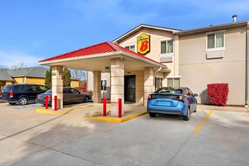Super 8 by Wyndham Bloomington University Area, Bloomington