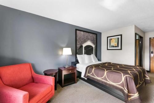 Super 8 by Wyndham Bloomington - image 10