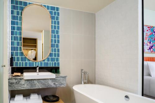 room detail thumbnail 2