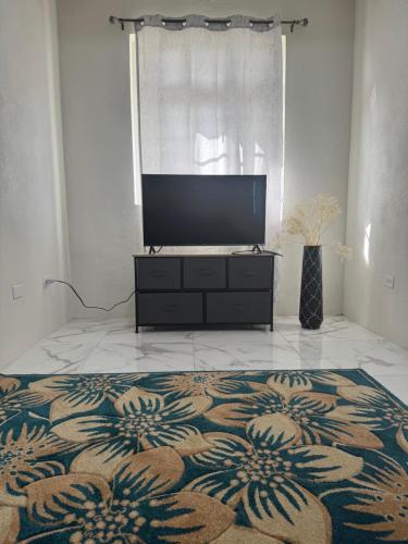 Crane Beach Newley Built Condo Steps From Beach in Diamond Valley