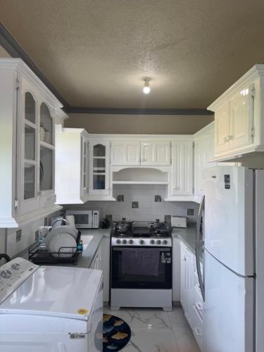 Crane Beach Newley Built Condo Steps From Beach in Diamond Valley