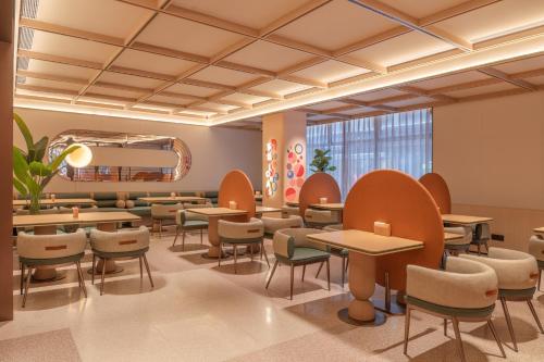 Orange Hotel Chengdu Wenshuyuan Subway Station – Chengdu, IL