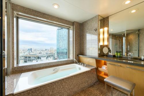 room detail thumbnail 1