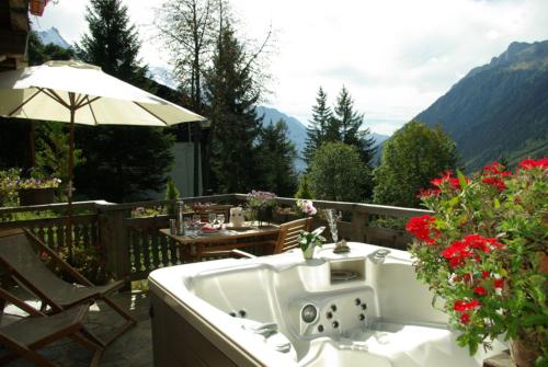 Hotel Les Chalets de Philippe avec Jacuzzis Privatifs in Le Lavancher