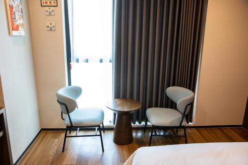 room detail thumbnail 1