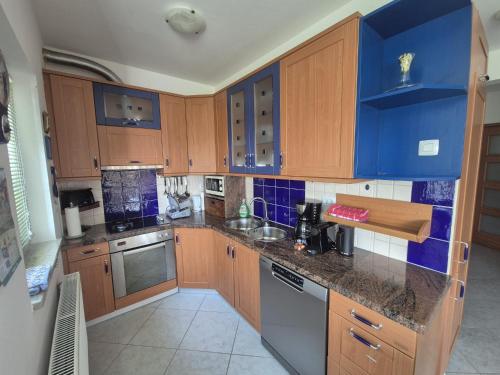Apartman Srdoč za 8 osoba s privatnim bazenom (Apartman Srdoc za 8 osoba s privatnim bazenom) in Mali Dol