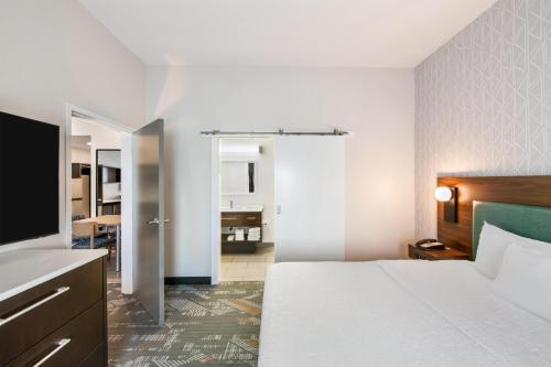 Home2 Suites Pensacola I-10 At North Davis Hwy - image 12