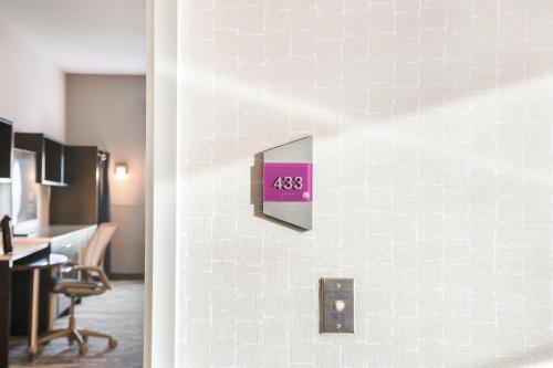 Home2 Suites Pensacola I-10 At North Davis Hwy - image 10