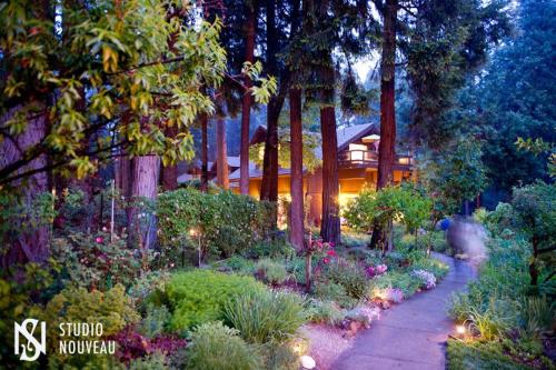 Harmony Ridge Lodge Ideally located in the Nevada City area, Harmony Ridge Lodge promises a relaxing and wonderful visit. Offering a variety of facilities and services, the property provides all you need for a good night