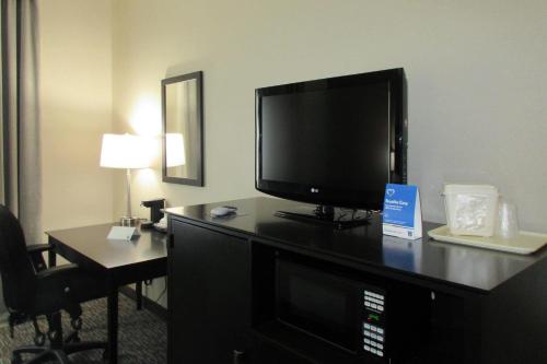 Comfort Inn - image 2