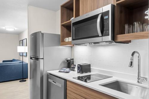Everhome Suites Bowling Green by Choice Hotels - image 2