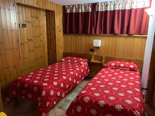 2 bedrooms, 3 beds
