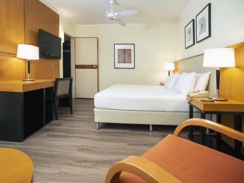1 double bed, 2 twin beds