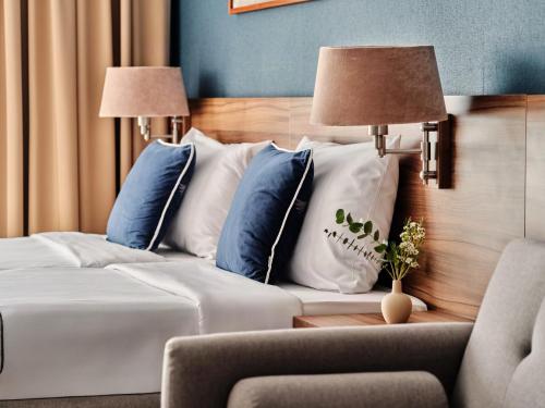 2 twin beds