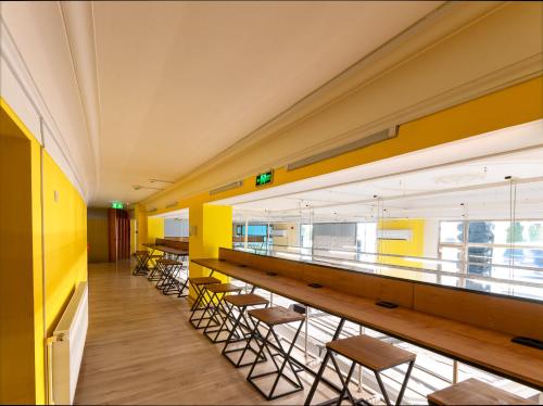 ห้องส่วนกลางสำหรับนั่งเล่น/ดูทีวี, แคปซูล โฮเทล แฮปปี้ เลานจ์ (Capsule Hotel Happy lounge) in ทบิลิซี