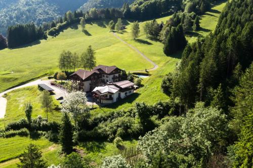 Holiday Homes in Tiarno di Sotto - Ledrosee 22703, Tiarno di Sotto