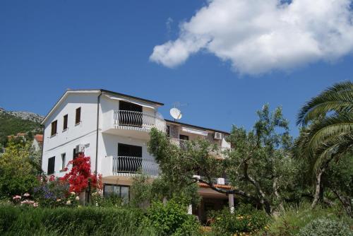  Apartmani Braco Caratan in Zavala