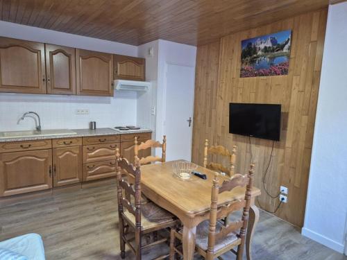 Appartement T2 à Cauterets avec Mezzanine et Casier à Ski - FR-1-234-343