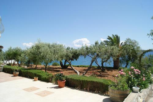  Apartmani Braco Caratan in Zavala
