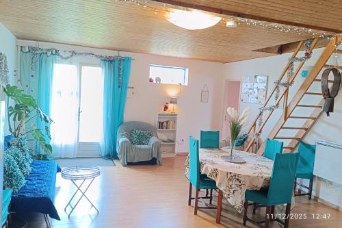 Maison Datcha Gîte avec jardin et piscine privée gîte à louer Giroussens