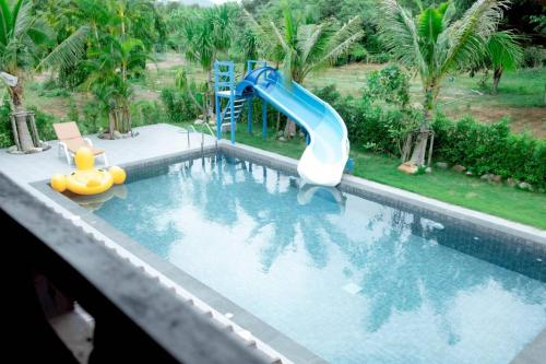 Balcony/terrace, โคกหนองนาโฮมสเตย์&พูลวิลล่า in Tub Tai