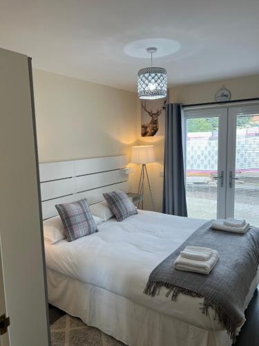 Canal View Cottage in Uphall