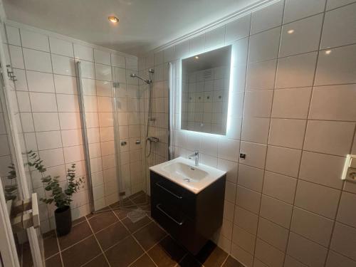 Bathroom, Charming 2-Bedroom Apartment In Beitostølen in Beitostolen