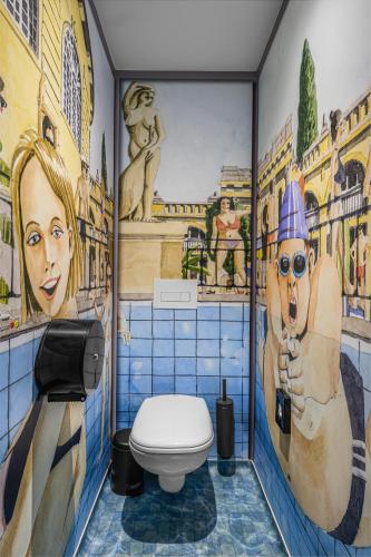 room detail thumbnail 2