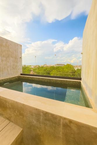 Penthouse with private Pool, Balcony & padel