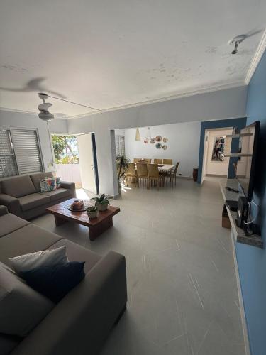 4-bedroom apartment 20 meters from Tombo Beach near Cafeteria Constantinopla