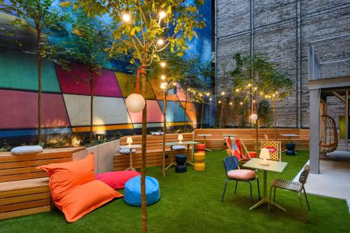 Oprema, JO&JOE Budapest in Budimpešta